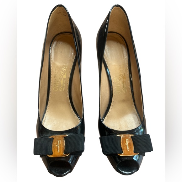 Black Ferragamo 4" Vara Bow Classic Open Toe Pump - Picture 1 of 8